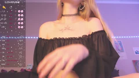 Mia online show from December 8, 2024, 1:36 pm