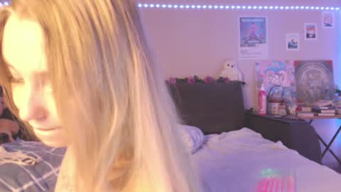 Mia online show from December 20, 2024, 6:56 pm