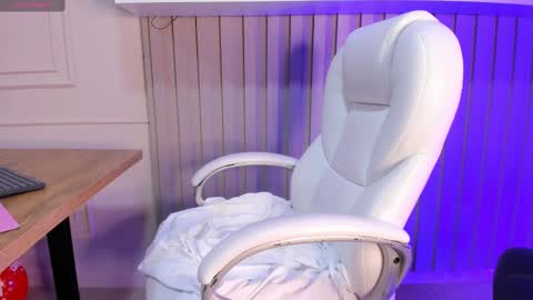 Mia  online show from February 26, 2025, 3:53 am