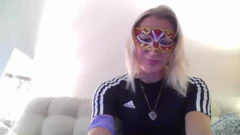 miamitransgirl305 online show from March 23, 2026, 3:43 am