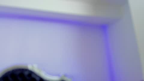 Snapshot of miamontoya chatting on January 17, 2025, 4:15 pm Mia -5 7001400 Follow online show from January 17, 2025, 4:15 pm