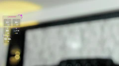 Snapshot of miamontoya chatting on January 22, 2025, 3:40 pm Mia -5 7001400 Follow online show from January 22, 2025, 3:40 pm