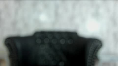 Snapshot of miamontoya chatting on January 28, 2025, 3:46 pm Mia -5 7001400 Follow online show from January 28, 2025, 3:46 pm