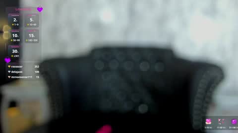 Snapshot of miamontoya chatting on February 5, 2025, 3:52 pm Mia -5 7001400 Follow online show from February 5, 2025, 3:52 pm