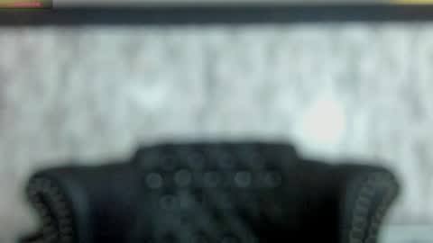 Snapshot of miamontoya chatting on February 6, 2025, 3:52 pm Mia -5 7001400 Follow online show from February 6, 2025, 3:52 pm