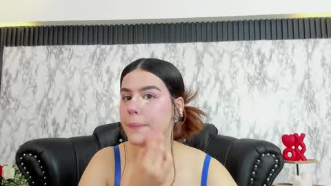 Snapshot of miamontoya chatting on February 11, 2025, 12:16 pm Mia -5 7001400 Follow online show from February 11, 2025, 12:16 pm