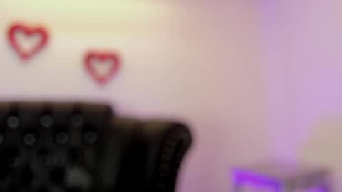 Snapshot of miamontoya chatting on February 20, 2025, 11:54 pm Mia -5 7001400 Follow online show from February 20, 2025, 11:54 pm