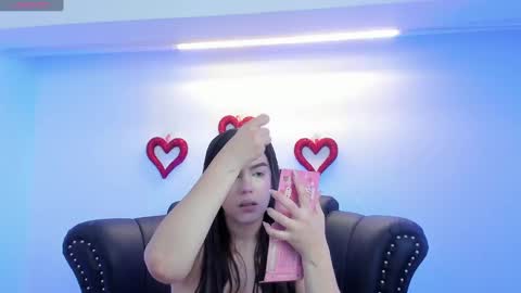 Snapshot of miamontoya chatting on February 24, 2025, 12:26 pm Mia -5 7001400 Follow online show from February 24, 2025, 12:26 pm