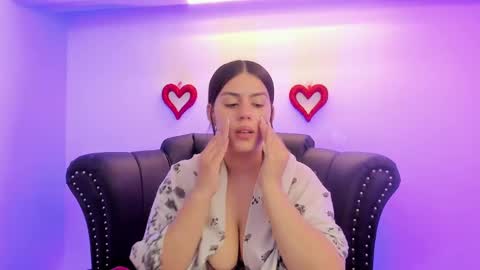 Snapshot of miamontoya chatting on February 25, 2025, 12:34 pm Mia -5 7001400 Follow online show from February 25, 2025, 12:34 pm