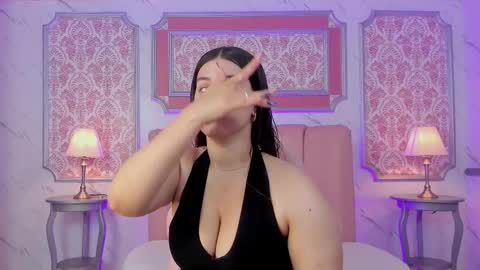 Snapshot of miamontoya chatting on March 5, 2025, 12:33 pm Mia -5 7001400 Follow online show from March 5, 2025, 12:33 pm