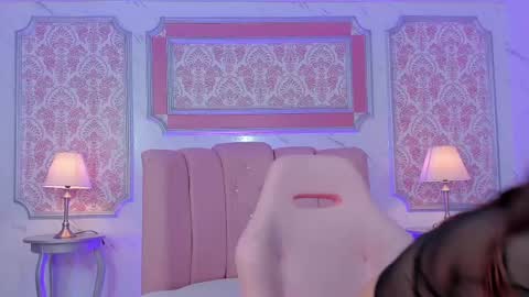 Snapshot of miamontoya chatting on March 11, 2025, 12:50 pm Mia -5 7001400 Follow online show from March 11, 2025, 12:50 pm