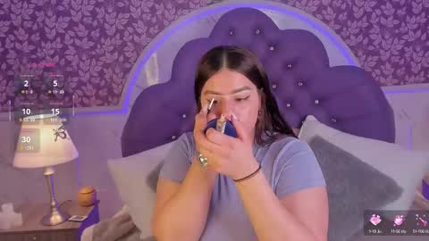 Snapshot of miamontoya chatting on September 24, 2025, 1:03 pm Mia -5 7001400 Follow online show from September 24, 2025, 1:03 pm