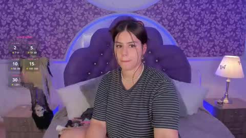 Snapshot of miamontoya chatting on October 13, 2025, 1:22 pm Mia -5 7001400 Follow online show from October 13, 2025, 1:22 pm