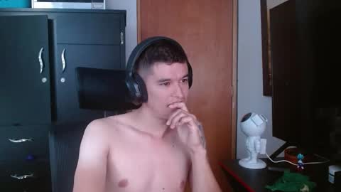 Snapshot of miaou_miaou chatting on February 19, 2025, 12:33 pm miaou_miaou online show from February 19, 2025, 12:33 pm