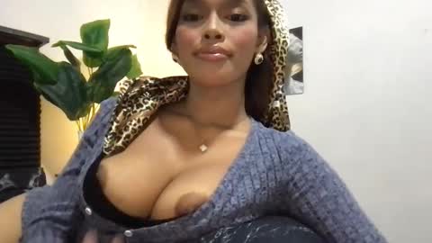 Snapshot of miapasita chatting on September 12, 2025, 5:24 pm Mia online show from September 12, 2025, 5:24 pm