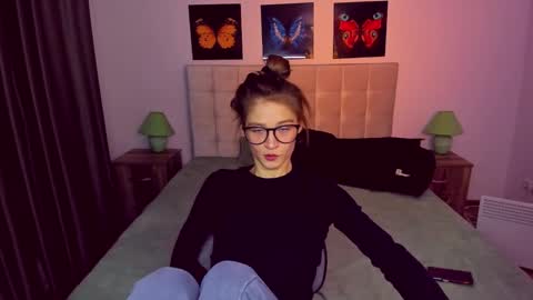 Mia online show from January 17, 2025, 9:17 pm