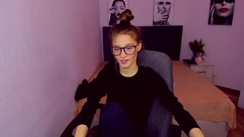 Mia online show from January 18, 2025, 5:48 pm