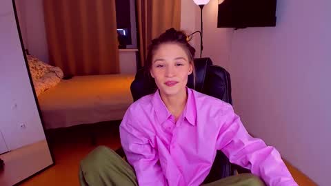 Mia online show from February 6, 2025, 8:13 pm