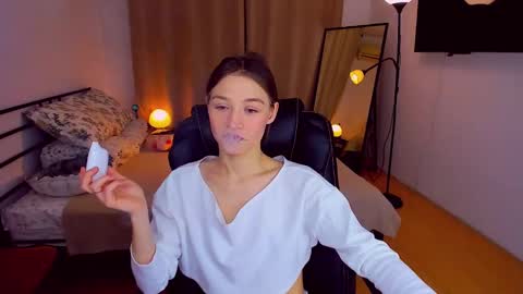 Mia online show from February 11, 2025, 6:01 pm