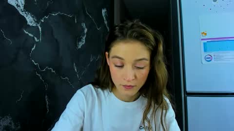 Mia online show from October 21, 2025, 8:20 pm