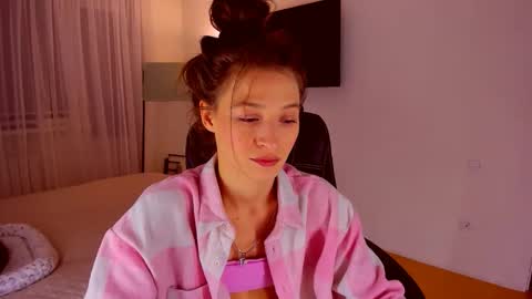 Mia online show from February 12, 2026, 6:36 pm