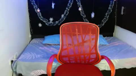 Mia Peyton   online show from December 4, 2024, 6:39 pm