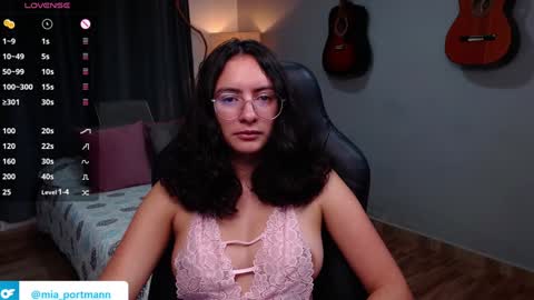 Snapshot of miaportman chatting on December 18, 2024, 9:14 am MIAPORTMANN online show from December 18, 2024, 9:14 am