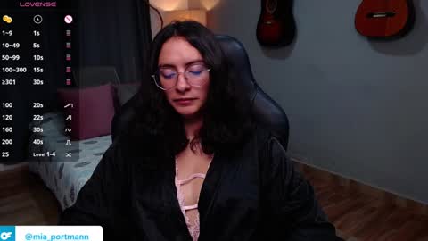 Snapshot of miaportman chatting on December 18, 2024, 12:18 pm MIAPORTMANN online show from December 18, 2024, 12:18 pm