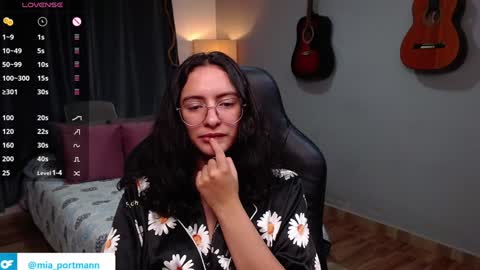 Snapshot of miaportman chatting on January 3, 2025, 10:52 am MIAPORTMANN online show from January 3, 2025, 10:52 am