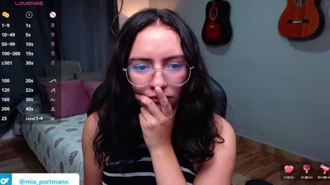 Snapshot of miaportman chatting on January 7, 2025, 3:12 pm MIAPORTMANN online show from January 7, 2025, 3:12 pm