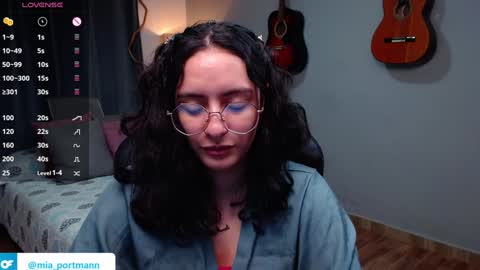 Snapshot of miaportman chatting on January 9, 2025, 12:19 pm MIAPORTMANN online show from January 9, 2025, 12:19 pm