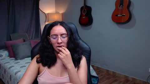 Snapshot of miaportman chatting on January 22, 2025, 3:18 pm MIAPORTMANN online show from January 22, 2025, 3:18 pm