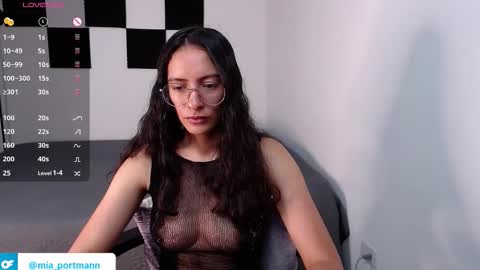 Snapshot of miaportman chatting on September 21, 2025, 4:19 pm MIAPORTMANN online show from September 21, 2025, 4:19 pm