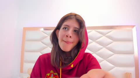 Snapshot of miaqueen021 chatting on January 13, 2025, 6:27 pm Sweetie Mia online show from January 13, 2025, 6:27 pm