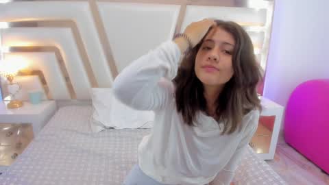 Snapshot of miaqueen021 chatting on January 26, 2025, 9:40 am Sweetie Mia online show from January 26, 2025, 9:40 am