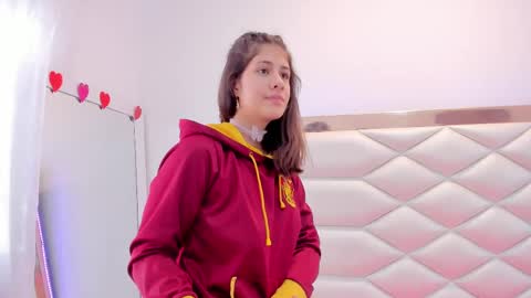 Snapshot of miaqueen021 chatting on February 24, 2025, 6:58 pm Sweetie Mia online show from February 24, 2025, 6:58 pm