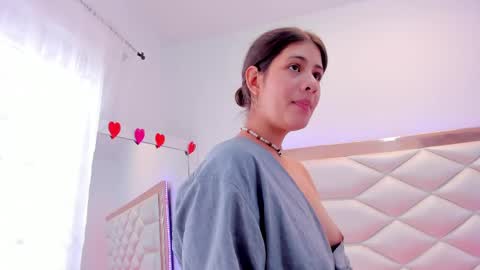 Snapshot of miaqueen021 chatting on March 4, 2025, 6:29 pm Sweetie Mia online show from March 4, 2025, 6:29 pm