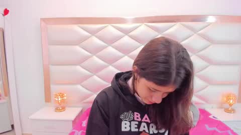 Snapshot of miaqueen021 chatting on March 11, 2025, 12:28 pm Sweetie Mia online show from March 11, 2025, 12:28 pm