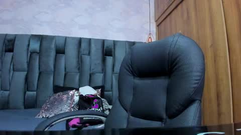 miarivers_1 online show from April 9, 2026, 2:22 pm
