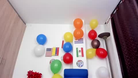 Snapshot of miarobertsmilf chatting on June 12, 2026, 11:14 pm Mia Milf online show from June 12, 2026, 11:14 pm