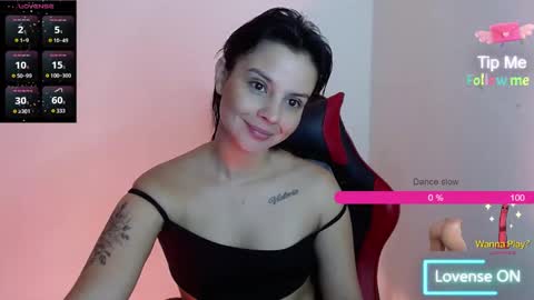miarobinn_ online show from November 11, 2025, 7:52 am