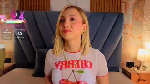 Snapshot of miaroldan chatting on September 15, 2025, 11:43 am miaroldan online show from September 15, 2025, 11:43 am