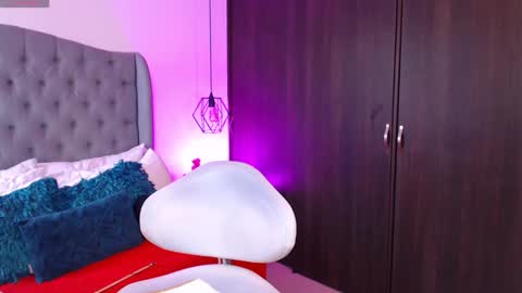 Mia Romanove online show from February 7, 2025, 9:04 pm