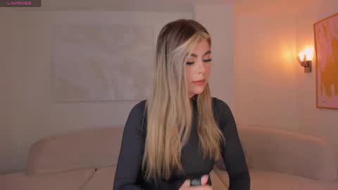 Mia Silva online show from June 6, 2026, 10:53 am