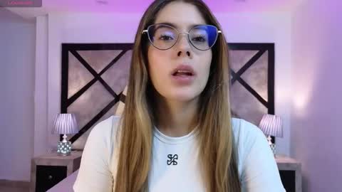 Mia online show from March 28, 2026, 9:25 pm