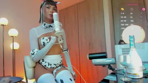 Mia  instagram miasspell online show from April 19, 2026, 2:16 pm