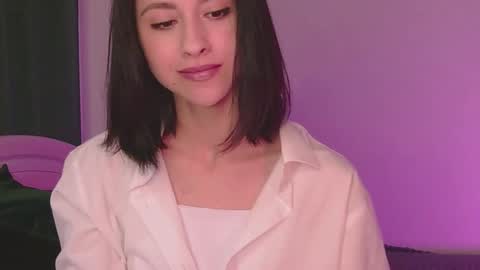 Mia online show from September 18, 2025, 9:00 am