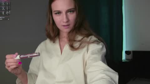 Mia online show from June 1, 2026, 3:52 am