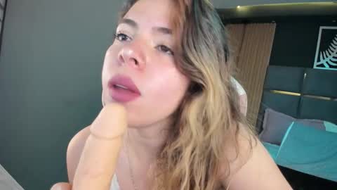 miatorres4 online show from November 4, 2025, 3:49 am