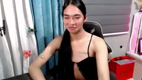 Mia online show from December 18, 2025, 8:48 pm